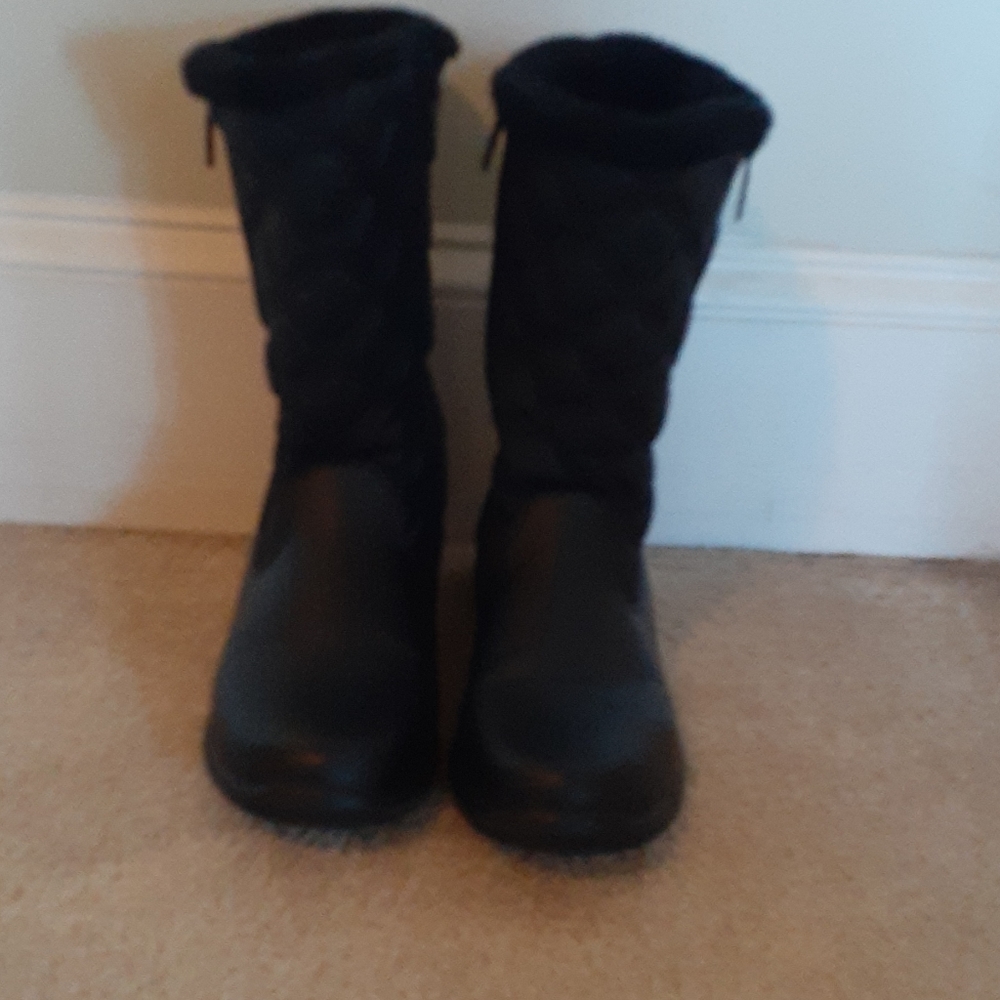 Black Boots by Totes